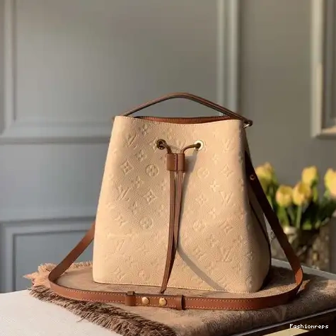20DJ570059 Bags LV 0708
